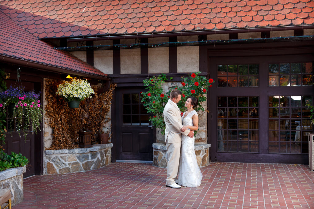 Wedding photos of st clements castle, tammy blais photography, bride and groom photos, ct river weddings