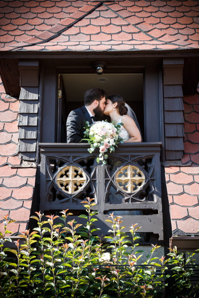 Wedding photos of st clements castle, tammy blais photography, bride and groom photos, ct river weddings