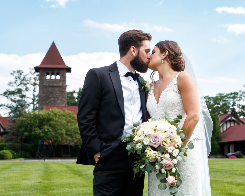 Wedding photos of st clements castle, tammy blais photography, bride and groom photos, ct river weddings